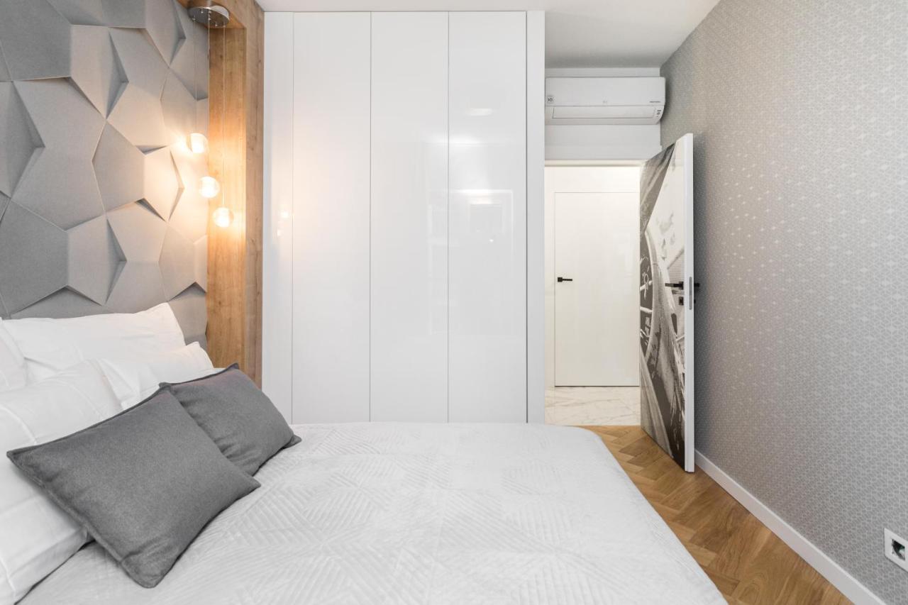 Luxury Apartments Mennica Residence - Golden Apartments - City Center 바르샤바 외부 사진