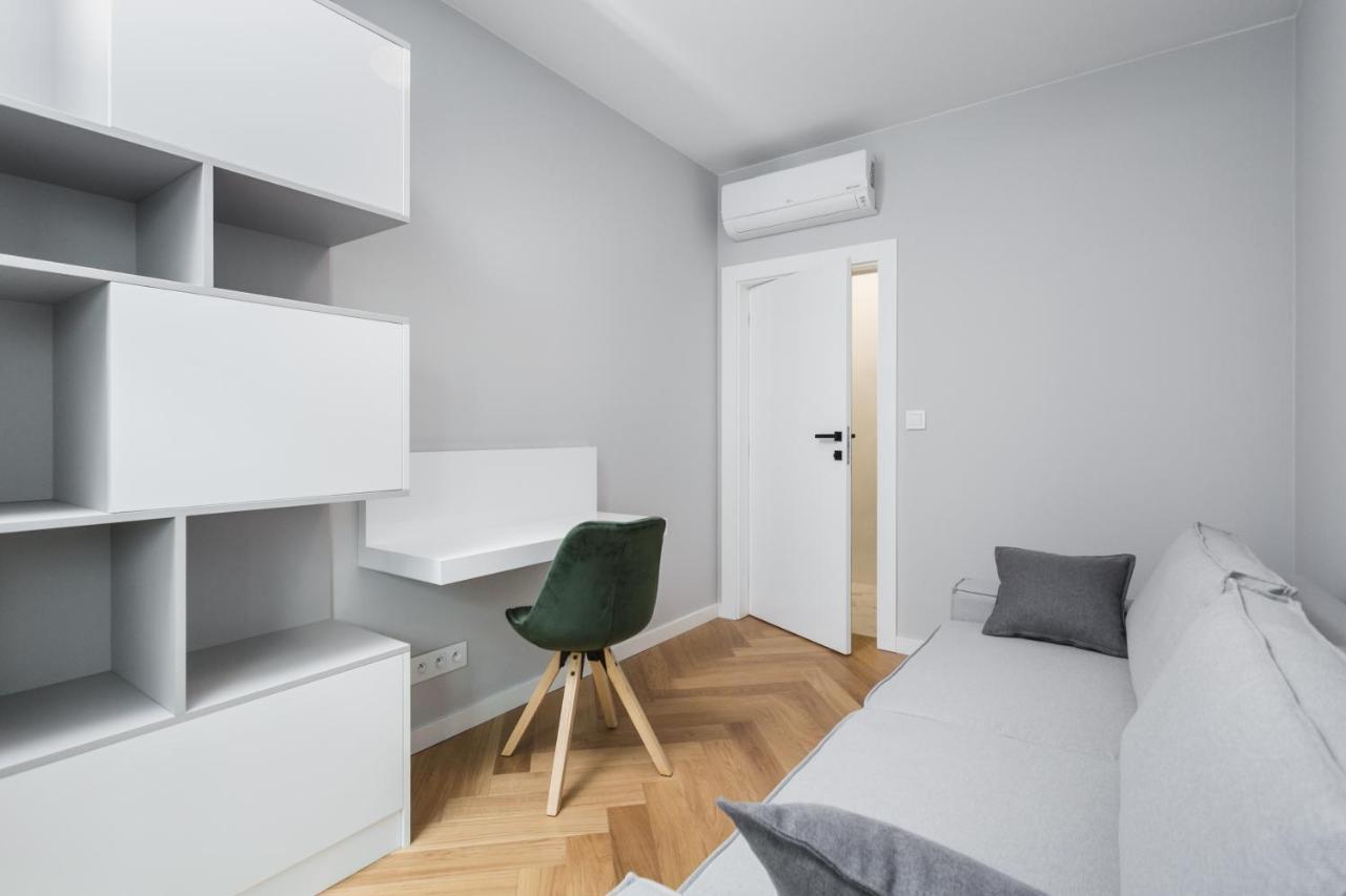 Luxury Apartments Mennica Residence - Golden Apartments - City Center 바르샤바 외부 사진
