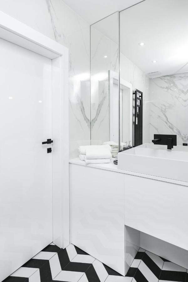 Luxury Apartments Mennica Residence - Golden Apartments - City Center 바르샤바 외부 사진