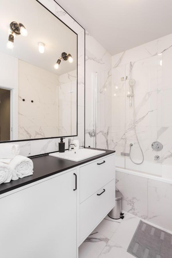 Luxury Apartments Mennica Residence - Golden Apartments - City Center 바르샤바 외부 사진