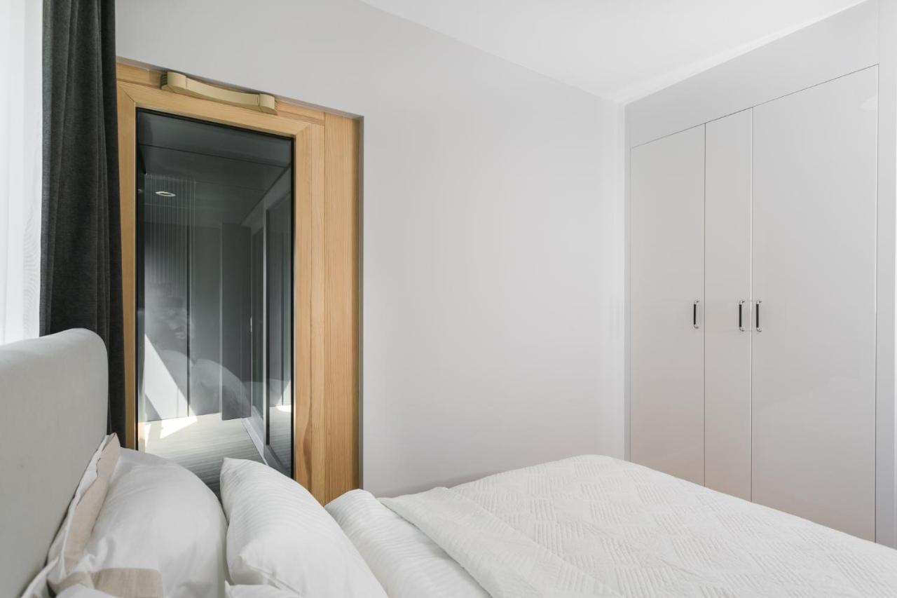 Luxury Apartments Mennica Residence - Golden Apartments - City Center 바르샤바 외부 사진