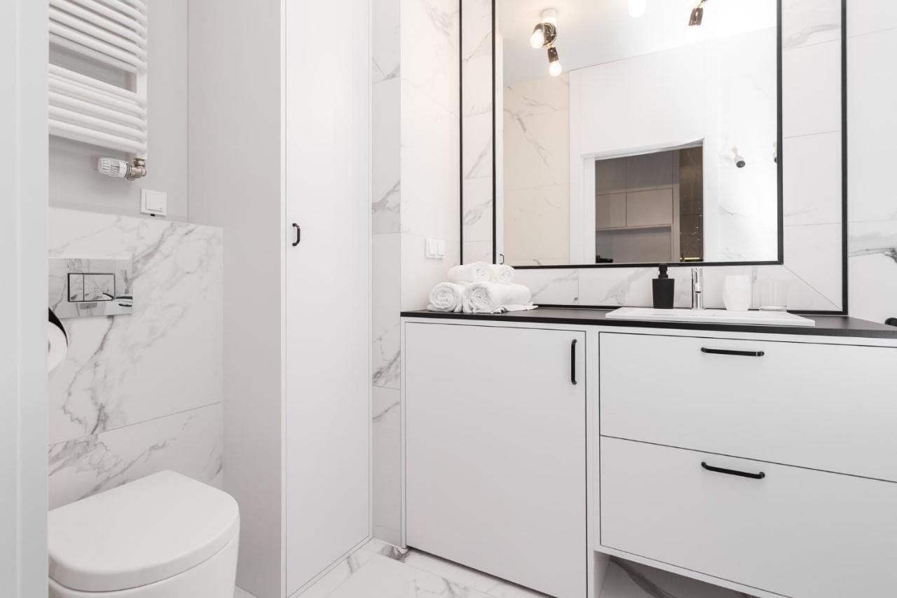 Luxury Apartments Mennica Residence - Golden Apartments - City Center 바르샤바 외부 사진
