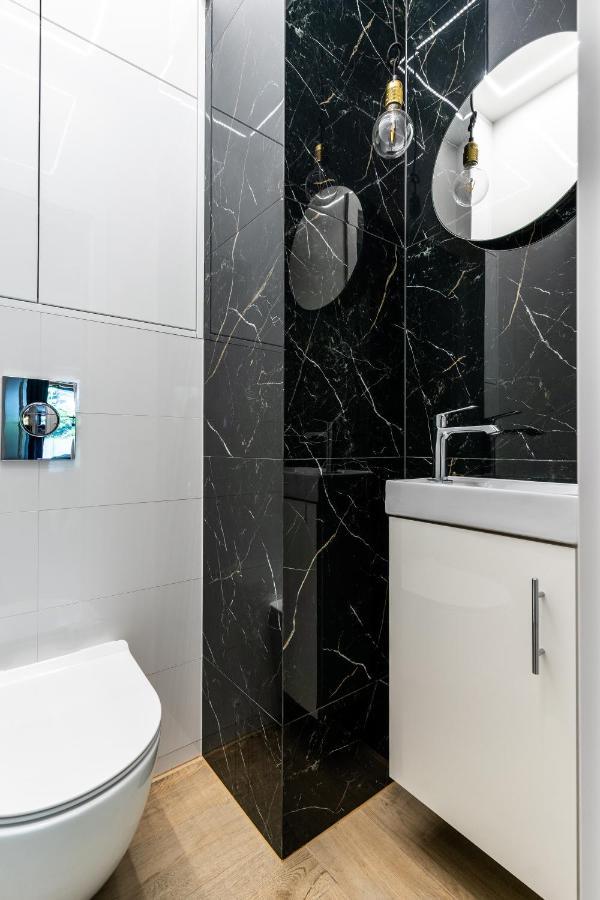 Luxury Apartments Mennica Residence - Golden Apartments - City Center 바르샤바 외부 사진