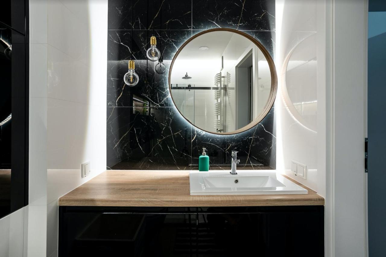 Luxury Apartments Mennica Residence - Golden Apartments - City Center 바르샤바 외부 사진